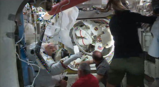 Illustration for article titled NASA Aborts Spacewalk After Water's Found in Astronaut's Helmet